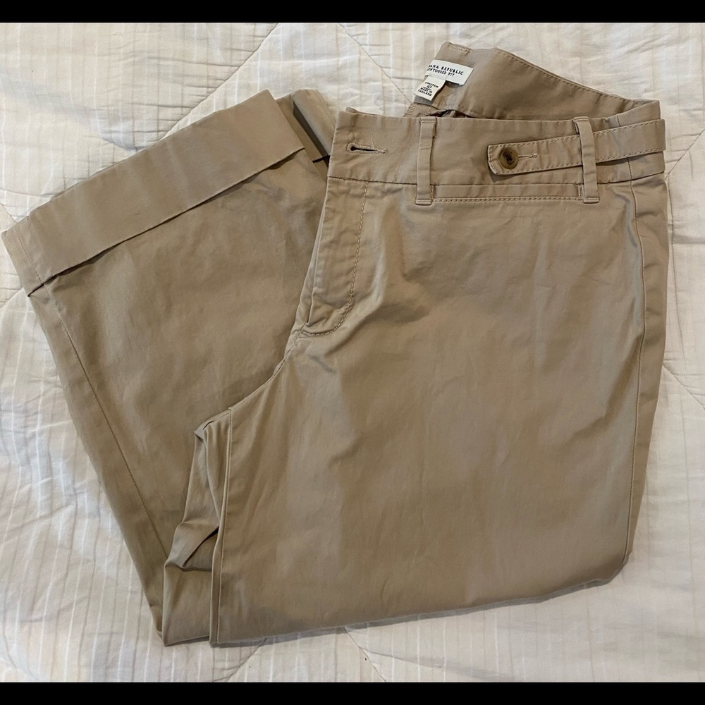 Banana Republic size 10 cropped khaki pants